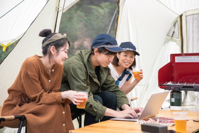 仲間と旅しながら稼ぐのを楽しんでいる